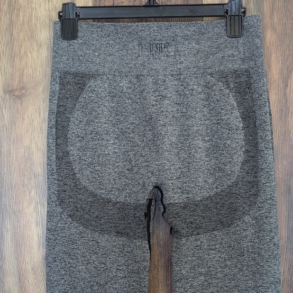 PINK Victoria's Secret Gray Seamless Leggings L E133